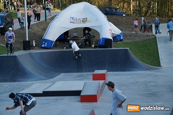 Zdjęcie w galerii na portalu naszwodzislaw.com: Tego jeszcze u nas nie było! NIGHT JAM na otwarcie skateparku wiadomości z regionu