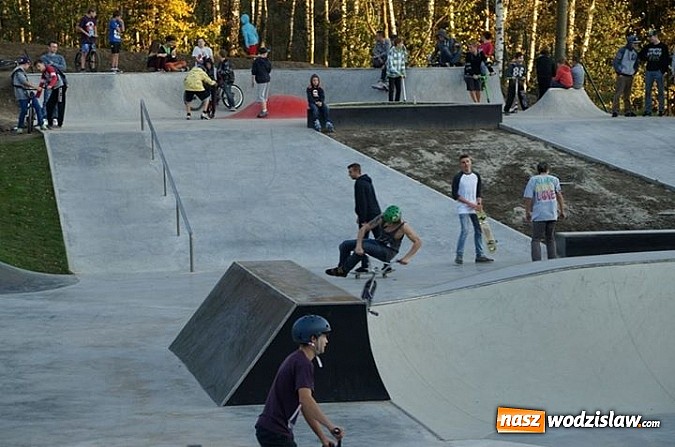 Zdjęcie w galerii na portalu naszwodzislaw.com: Tego jeszcze u nas nie było! NIGHT JAM na otwarcie skateparku wiadomości z regionu