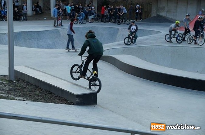 Zdjęcie w galerii na portalu naszwodzislaw.com: Tego jeszcze u nas nie było! NIGHT JAM na otwarcie skateparku wiadomości z regionu