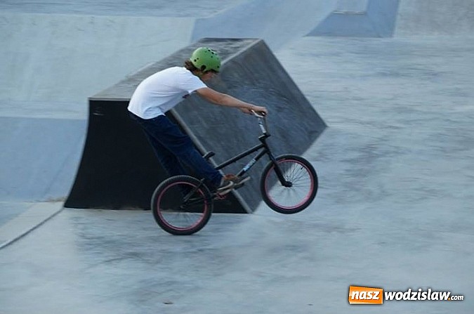 Zdjęcie w galerii na portalu naszwodzislaw.com: Tego jeszcze u nas nie było! NIGHT JAM na otwarcie skateparku wiadomości z regionu