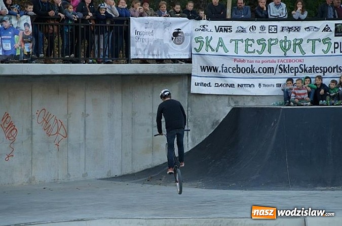 Zdjęcie w galerii na portalu naszwodzislaw.com: Tego jeszcze u nas nie było! NIGHT JAM na otwarcie skateparku wiadomości z regionu
