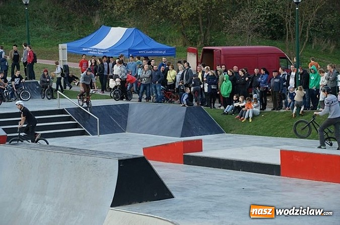 Zdjęcie w galerii na portalu naszwodzislaw.com: Tego jeszcze u nas nie było! NIGHT JAM na otwarcie skateparku wiadomości z regionu
