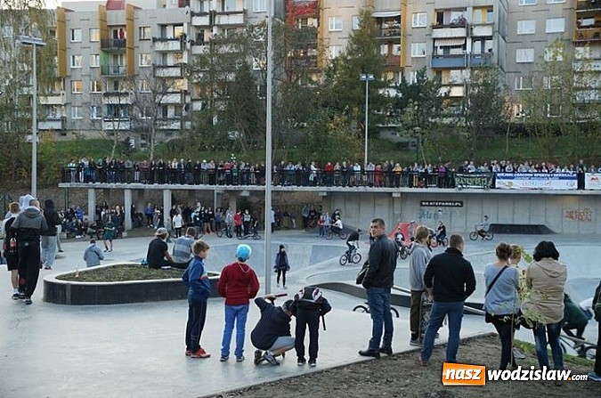 Zdjęcie w galerii na portalu naszwodzislaw.com: Tego jeszcze u nas nie było! NIGHT JAM na otwarcie skateparku wiadomości z regionu
