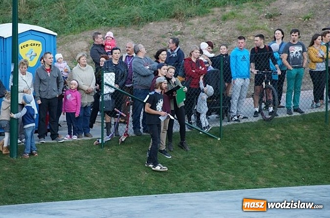 Zdjęcie w galerii na portalu naszwodzislaw.com: Tego jeszcze u nas nie było! NIGHT JAM na otwarcie skateparku wiadomości z regionu