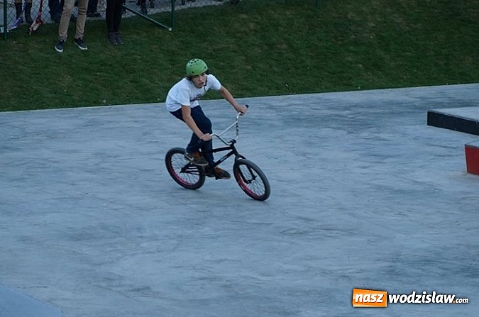 Zdjęcie w galerii na portalu naszwodzislaw.com: Tego jeszcze u nas nie było! NIGHT JAM na otwarcie skateparku wiadomości z regionu