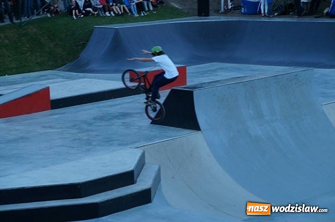Zdjęcie w galerii na portalu naszwodzislaw.com: Tego jeszcze u nas nie było! NIGHT JAM na otwarcie skateparku wiadomości z regionu