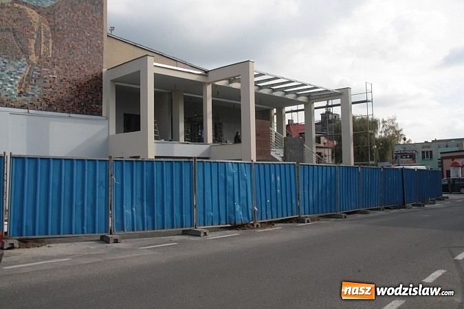 Zdjęcie w galerii na portalu naszwodzislaw.com: Remont wejścia do WCK zmierza ku końcowi? wiadomości z regionu