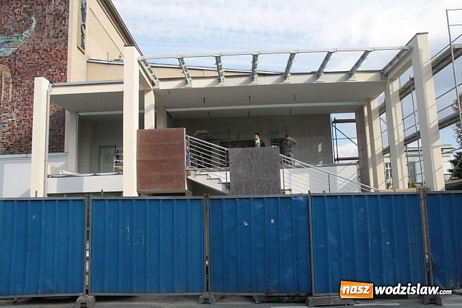 Zdjęcie w galerii na portalu naszwodzislaw.com: Remont wejścia do WCK zmierza ku końcowi? wiadomości z regionu