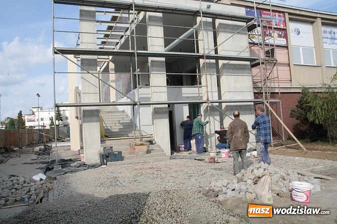 Zdjęcie w galerii na portalu naszwodzislaw.com: Remont wejścia do WCK zmierza ku końcowi? wiadomości z regionu