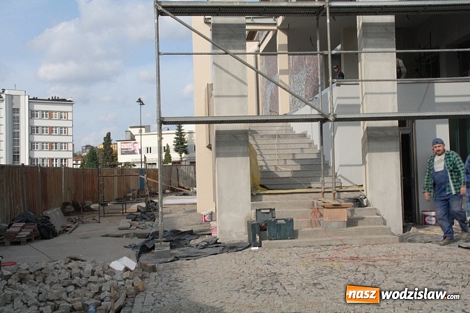 Zdjęcie w galerii na portalu naszwodzislaw.com: Remont wejścia do WCK zmierza ku końcowi? wiadomości z regionu