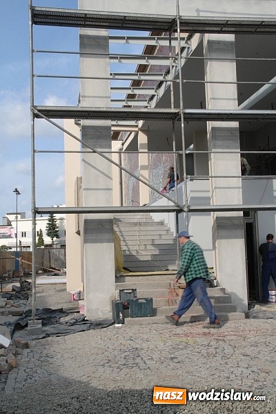 Zdjęcie w galerii na portalu naszwodzislaw.com: Remont wejścia do WCK zmierza ku końcowi? wiadomości z regionu