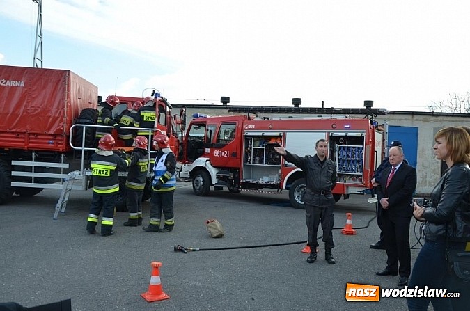 Zdjęcie w galerii na portalu naszwodzislaw.com: Wodzisławskie starostwo przekazało strażakom nowoczesny sprzęt ratowniczy   wiadomości z regionu
