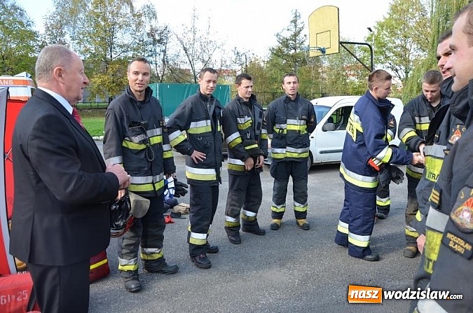 Zdjęcie w galerii na portalu naszwodzislaw.com: Wodzisławskie starostwo przekazało strażakom nowoczesny sprzęt ratowniczy   wiadomości z regionu