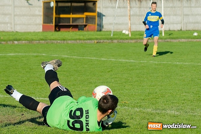 Zdjęcie w galerii na portalu naszwodzislaw.com: Klasa okręgowa: Jarosław Pawelec katem Tworkowa wiadomości z regionu