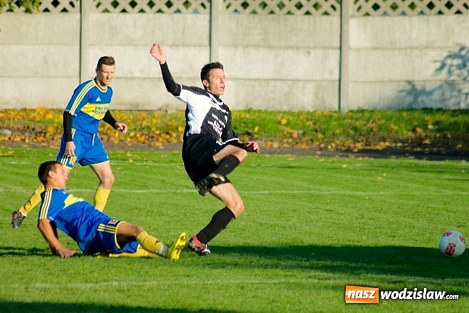 Zdjęcie w galerii na portalu naszwodzislaw.com: Klasa okręgowa: Jarosław Pawelec katem Tworkowa wiadomości z regionu