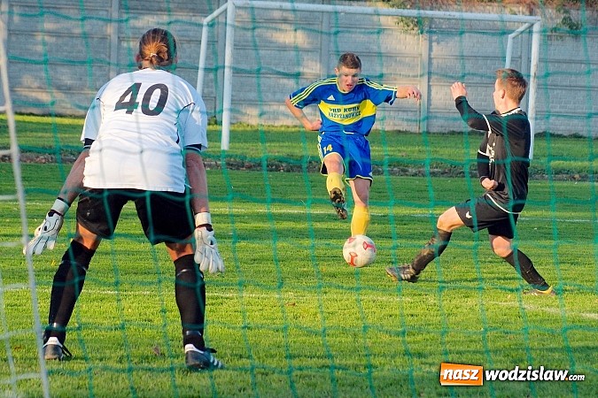 Zdjęcie w galerii na portalu naszwodzislaw.com: Klasa okręgowa: Jarosław Pawelec katem Tworkowa wiadomości z regionu