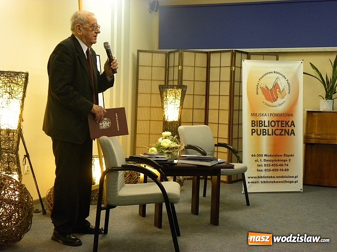 Zdjęcie w galerii na portalu naszwodzislaw.com: Niezwykłe spotkanie z niezwykłym człowiekiem... i jego nowymi książkami wiadomości z regionu