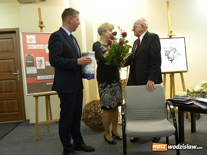 Zdjęcie w galerii na portalu naszwodzislaw.com: Niezwykłe spotkanie z niezwykłym człowiekiem... i jego nowymi książkami wiadomości z regionu