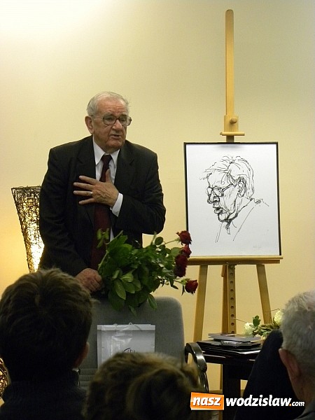 Zdjęcie w galerii na portalu naszwodzislaw.com: Niezwykłe spotkanie z niezwykłym człowiekiem... i jego nowymi książkami wiadomości z regionu