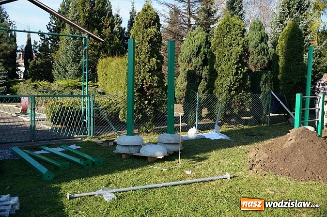 Zdjęcie w galerii na portalu naszwodzislaw.com: Urządzenia do Street workout zostały zainstalowane w Wodzisławiu. Montaż kosztował 24 tysiące złotych! wiadomości z regionu