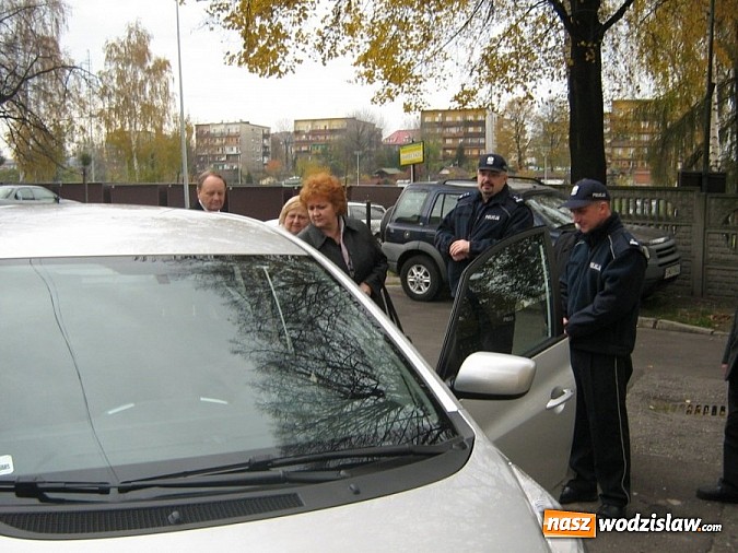 Zdjęcie w galerii na portalu naszwodzislaw.com:  Policja w Radlinie otrzymała nowy, nieoznakowany radiowóz marki Kia Venga wiadomości z regionu