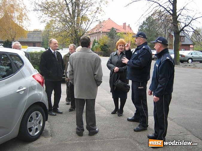Zdjęcie w galerii na portalu naszwodzislaw.com:  Policja w Radlinie otrzymała nowy, nieoznakowany radiowóz marki Kia Venga wiadomości z regionu