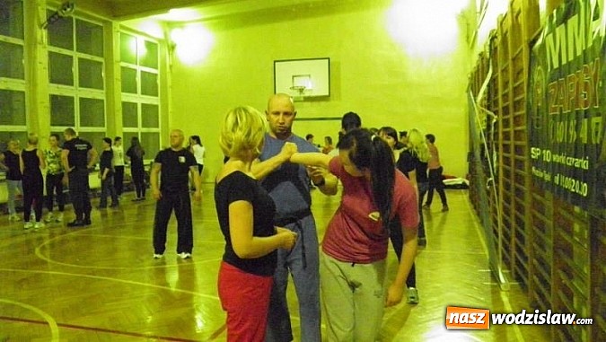 Zdjęcie w galerii na portalu naszwodzislaw.com: Ruszył kurs „Bezpieczna Kobieta”. W pierwszym spotkaniu udział  wzięło 50 pań wiadomości z regionu