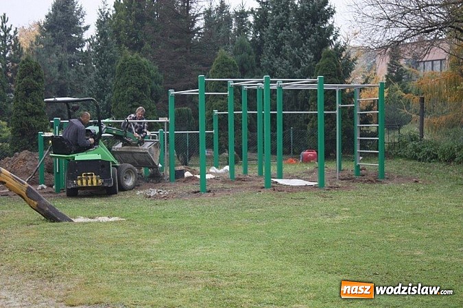 Zdjęcie w galerii na portalu naszwodzislaw.com: Prawdopodobnie już w niedzielę urządzenia do Street Workout`u zostaną oddane do użytku wiadomości z regionu