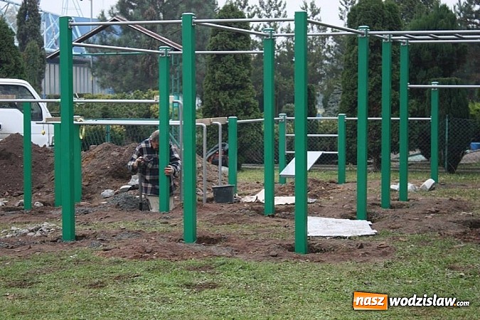 Zdjęcie w galerii na portalu naszwodzislaw.com: Prawdopodobnie już w niedzielę urządzenia do Street Workout`u zostaną oddane do użytku wiadomości z regionu