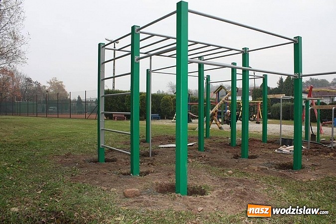 Zdjęcie w galerii na portalu naszwodzislaw.com: Prawdopodobnie już w niedzielę urządzenia do Street Workout`u zostaną oddane do użytku wiadomości z regionu