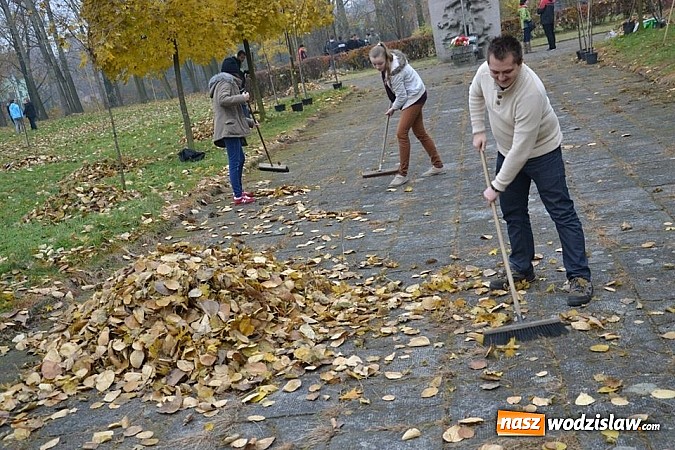 Zdjęcie w galerii na portalu naszwodzislaw.com: Znowu sadzili 