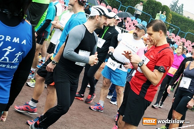 Zdjęcie w galerii na portalu naszwodzislaw.com: Ponad 200. uczestników wystartowało w VIII Wodzisławskim Półmaratonie wiadomości z regionu