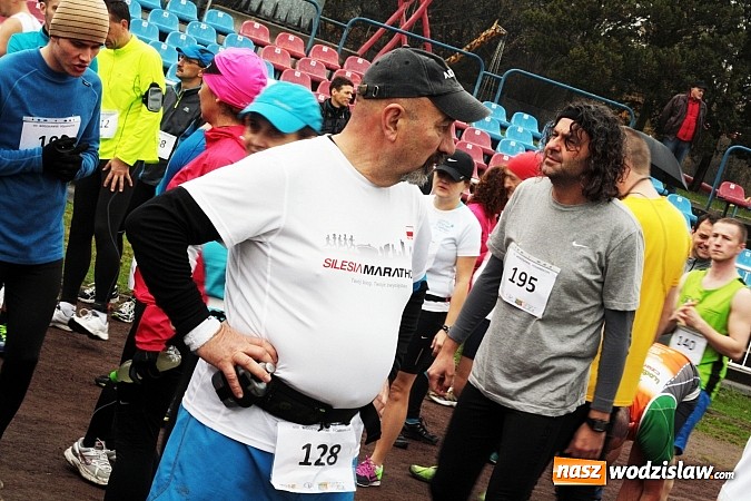 Zdjęcie w galerii na portalu naszwodzislaw.com: Ponad 200. uczestników wystartowało w VIII Wodzisławskim Półmaratonie wiadomości z regionu