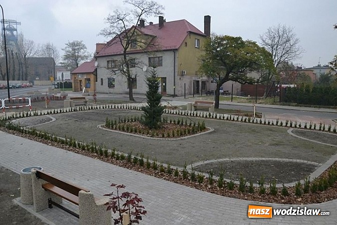 Zdjęcie w galerii na portalu naszwodzislaw.com: Nowy skwer na Marcelu w Radlinie kosztował 50 tysięcy złotych wiadomości z regionu