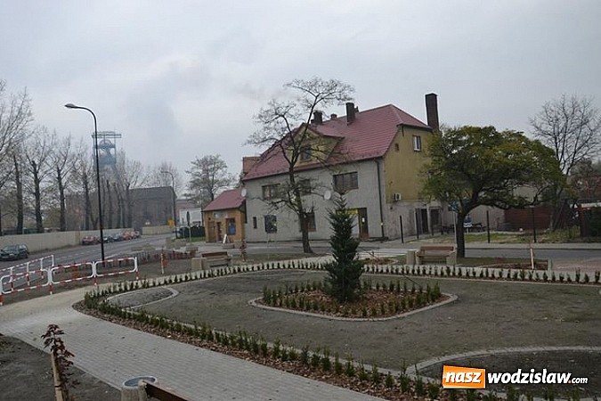 Zdjęcie w galerii na portalu naszwodzislaw.com: Nowy skwer na Marcelu w Radlinie kosztował 50 tysięcy złotych wiadomości z regionu