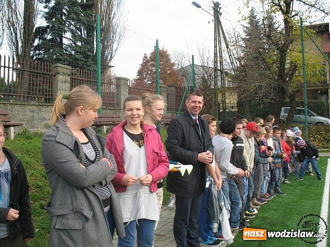 Zdjęcie w galerii na portalu naszwodzislaw.com: Wyremontowano boisko przy ZSP numer 3 w Wodzisławiu  wiadomości z regionu