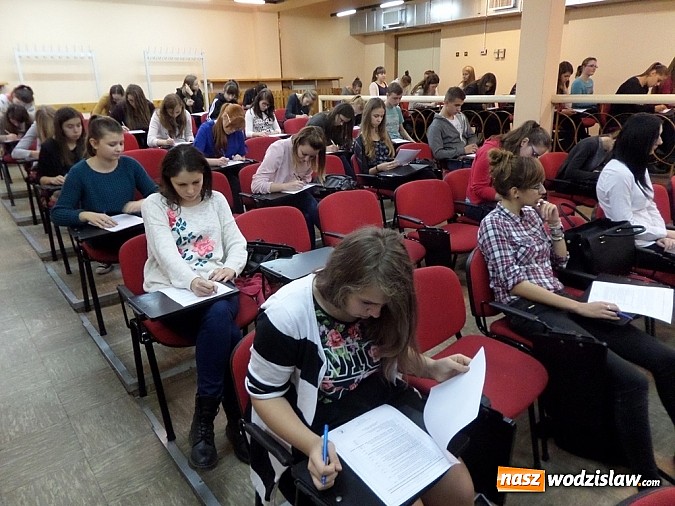 Zdjęcie w galerii na portalu naszwodzislaw.com: Uczniowie sprawdzili swoją wiedzę wiadomości z regionu