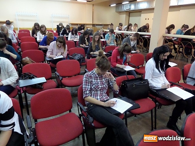 Zdjęcie w galerii na portalu naszwodzislaw.com: Uczniowie sprawdzili swoją wiedzę wiadomości z regionu