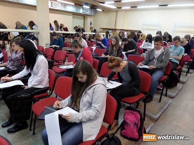 Zdjęcie w galerii na portalu naszwodzislaw.com: Uczniowie sprawdzili swoją wiedzę wiadomości z regionu