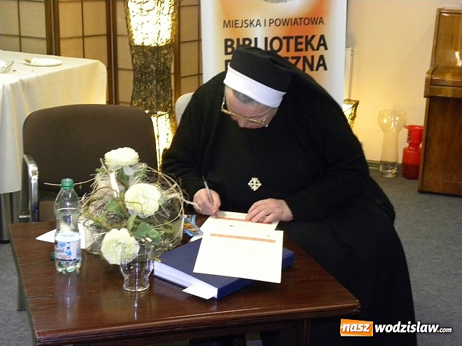 Zdjęcie w galerii na portalu naszwodzislaw.com: Uczta dla duszy i ciała... oto co działo się we wtorkowy wieczór w wodzisławskiej bibliotece!  wiadomości z regionu