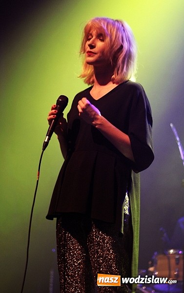 Zdjęcie w galerii na portalu naszwodzislaw.com: Niezwykły koncert Meli Koteluk w RCK "Feniks" wiadomości z regionu