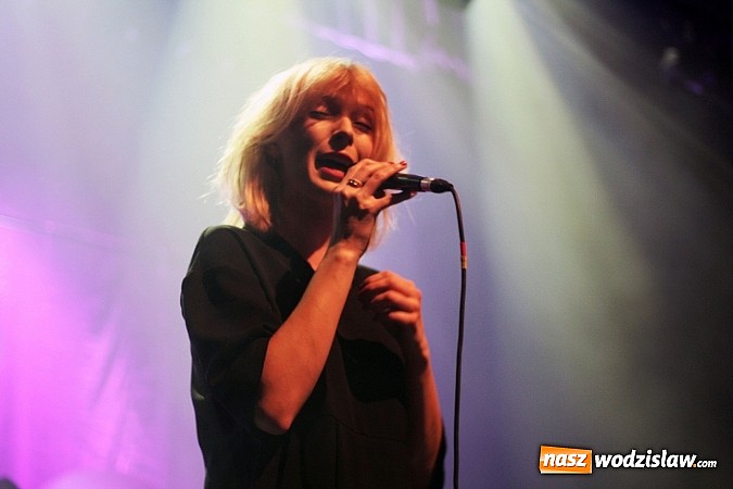 Zdjęcie w galerii na portalu naszwodzislaw.com: Niezwykły koncert Meli Koteluk w RCK "Feniks" wiadomości z regionu