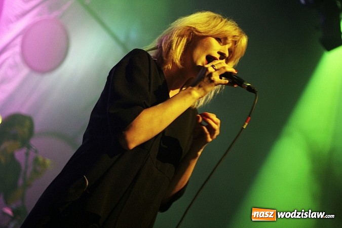 Zdjęcie w galerii na portalu naszwodzislaw.com: Niezwykły koncert Meli Koteluk w RCK "Feniks" wiadomości z regionu