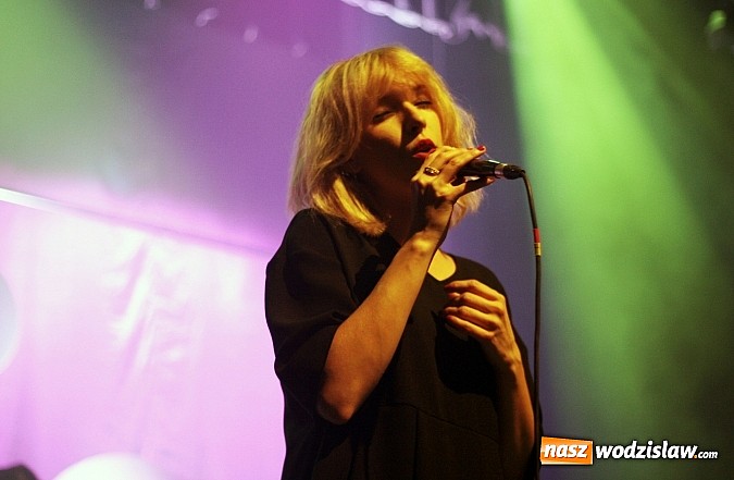 Zdjęcie w galerii na portalu naszwodzislaw.com: Niezwykły koncert Meli Koteluk w RCK "Feniks" wiadomości z regionu