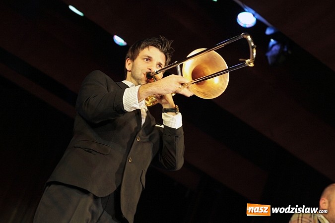 Zdjęcie w galerii na portalu naszwodzislaw.com: Humor połączony z wybitnym talentem muzycznym, czyli koncert austriackiej grupy Mnozil Brass wiadomości z regionu