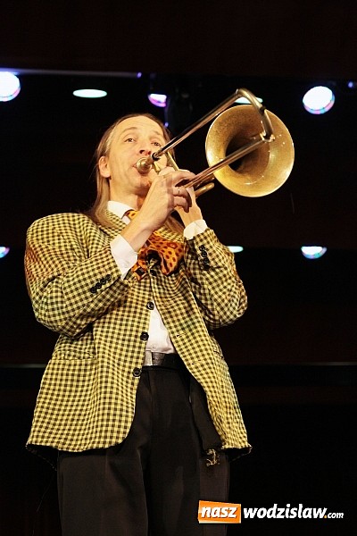 Zdjęcie w galerii na portalu naszwodzislaw.com: Humor połączony z wybitnym talentem muzycznym, czyli koncert austriackiej grupy Mnozil Brass wiadomości z regionu