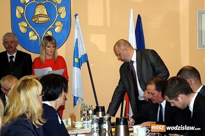 Zdjęcie w galerii na portalu naszwodzislaw.com: Pierwsza sesja Rady Gminy Mszana. Radni i wójt już po ślubowaniu  wiadomości z regionu