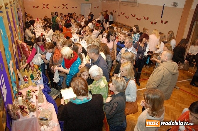Zdjęcie w galerii na portalu naszwodzislaw.com: Wywiadówka inaczej oraz cukierek na Mikołaja, czyli akcje charytatywne w szkołach w Gogołowej i Połomi wiadomości z regionu