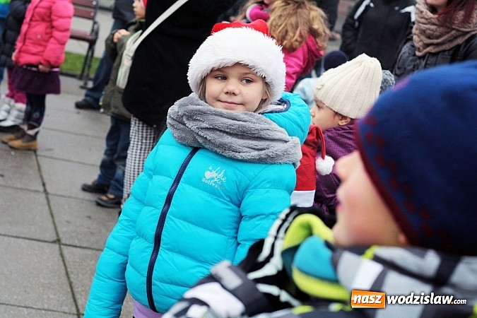 Zdjęcie w galerii na portalu naszwodzislaw.com: Mikołaj zawitał na wodzisławski rynek wiadomości z regionu
