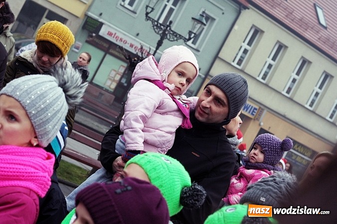 Zdjęcie w galerii na portalu naszwodzislaw.com: Mikołaj zawitał na wodzisławski rynek wiadomości z regionu